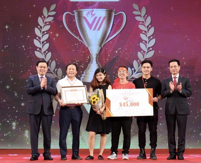 Xuất khẩu đông trùng hạ thảo Việt – phóng sự VTV1 về Đông trùng hạ thảo Hector.