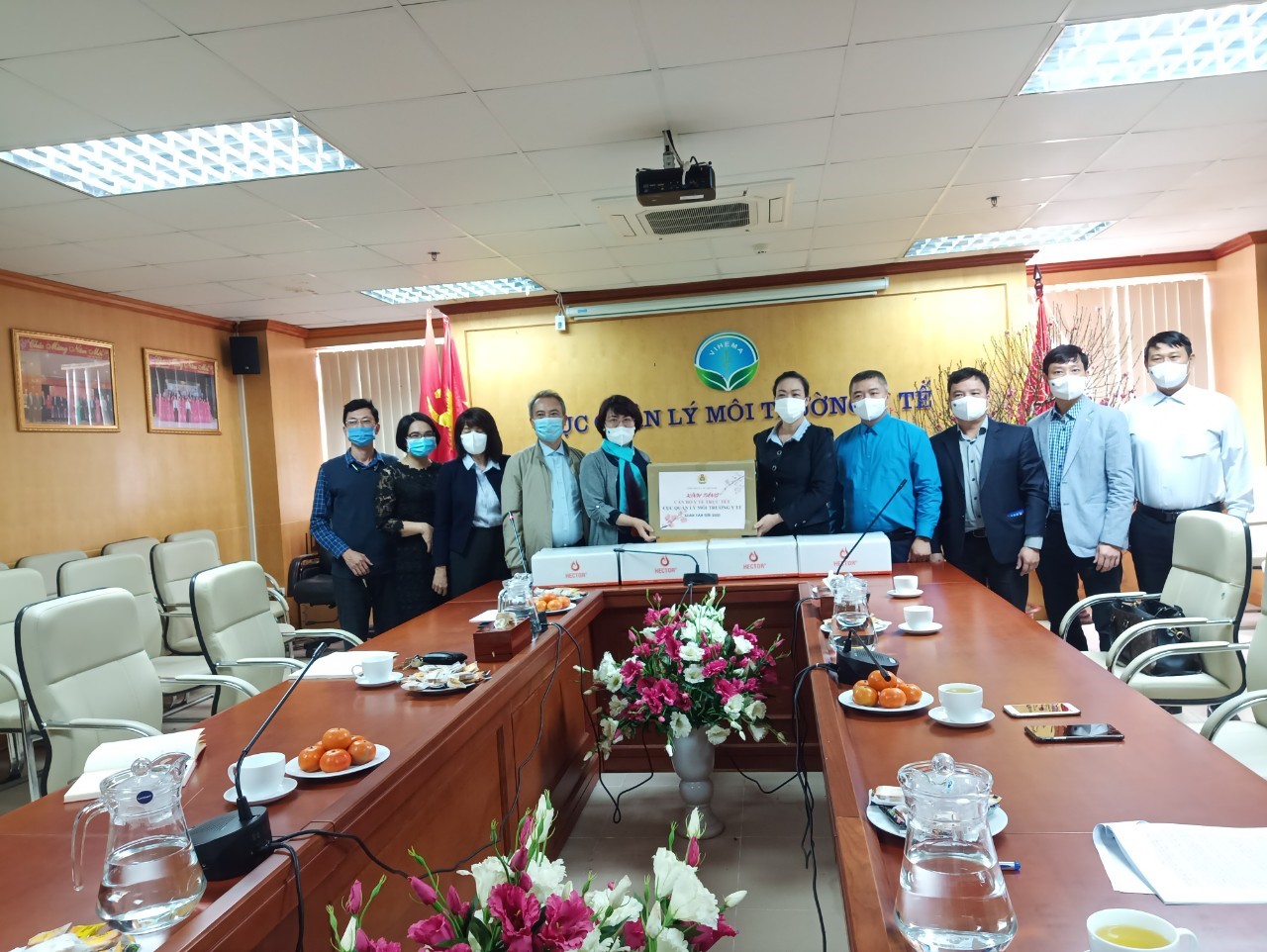 Đông trùng hạ thảo Hector được Công đoàn Y tế Việt Nam sử dụng làm quà tặng cán bộ Cục môi trường Y tế- Bộ Y tế