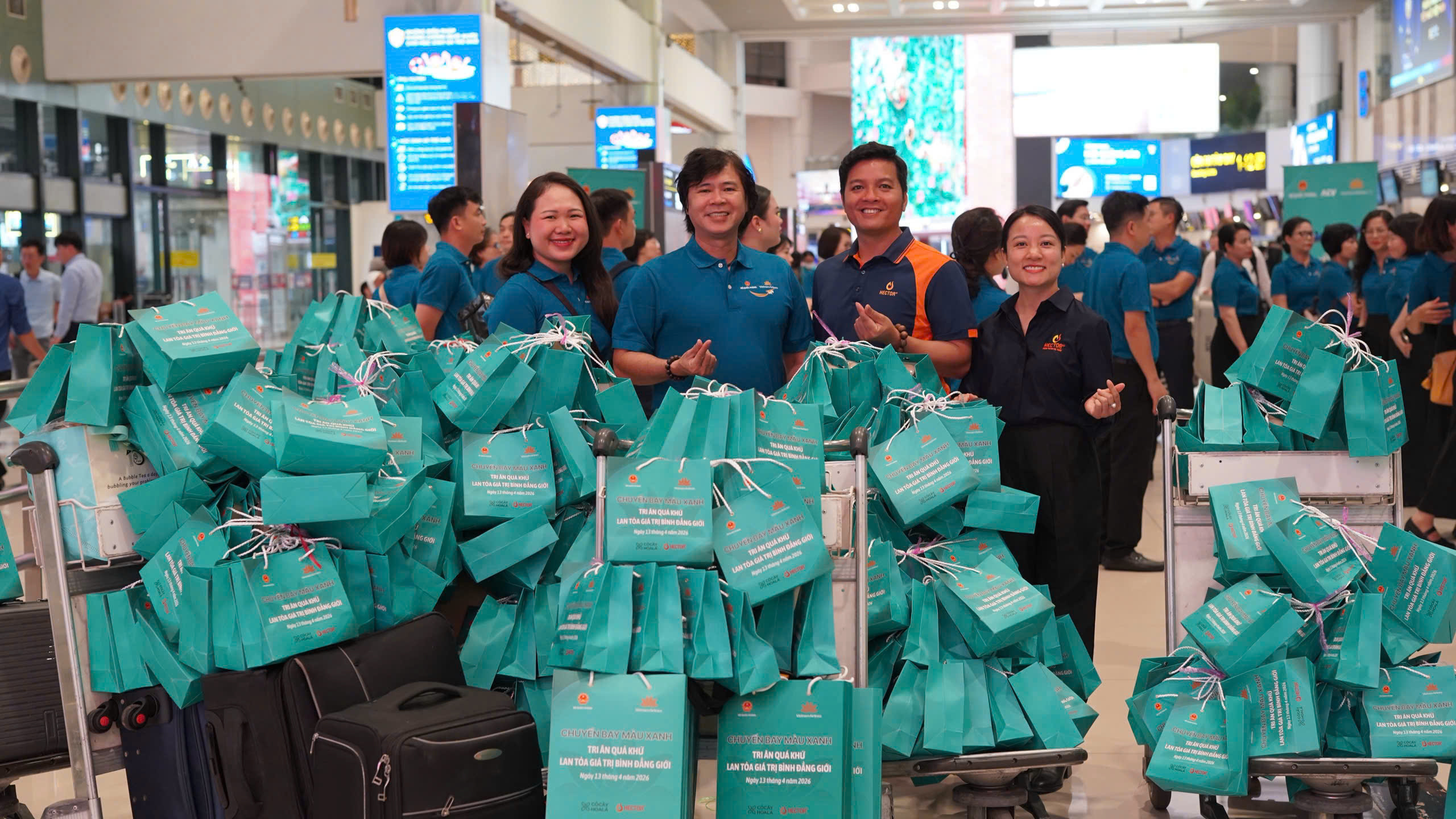 Hector x Vietnam Airlines đồng hành cùng “CHUYẾN BAY MÀU XANH”