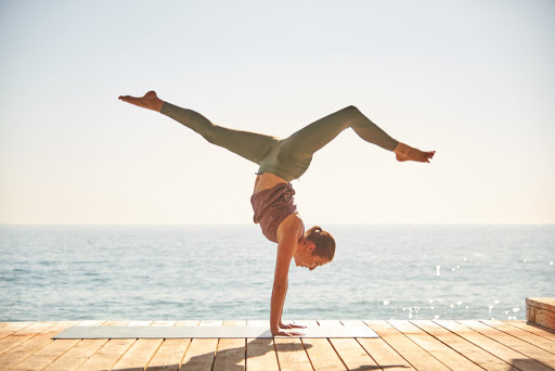 Tập yoga để bổ sung estrogen tự nhiên